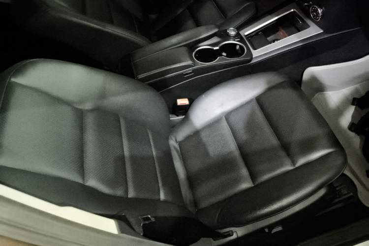 Used Mercedes-Benz GLK-Class 2013 GLK 300 4MATIC Dynamic Sunroof Model