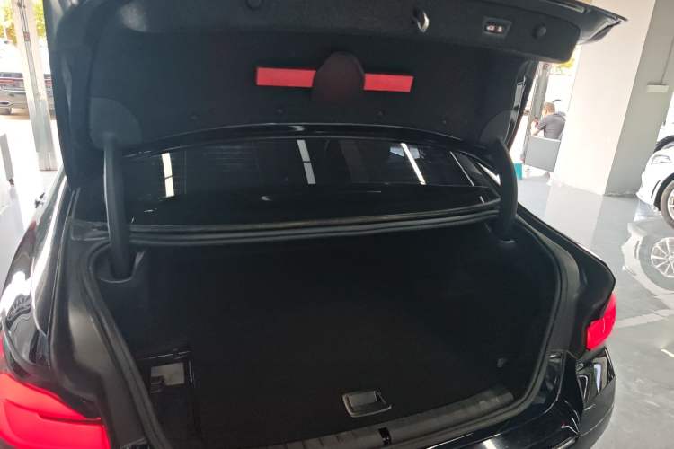 Used BMW 5 Series New Energy 2022 535Le M Sport Package Trunk