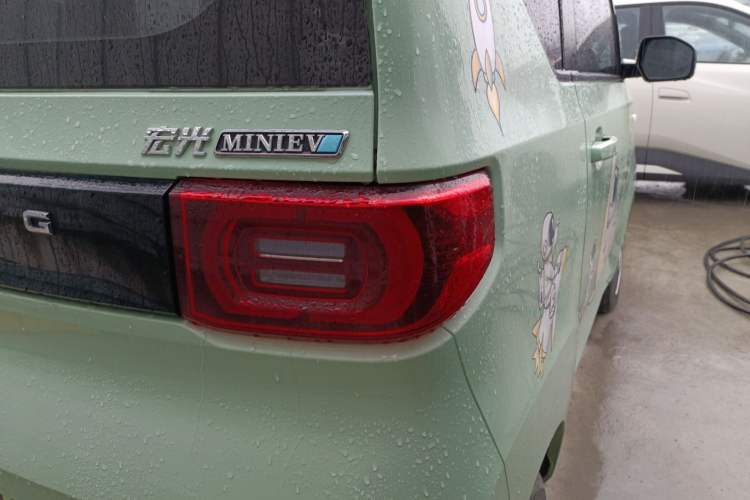 Used Wuling Hongguang MINIEV 2021 Macaron Premium Model – Lithium-NMC
