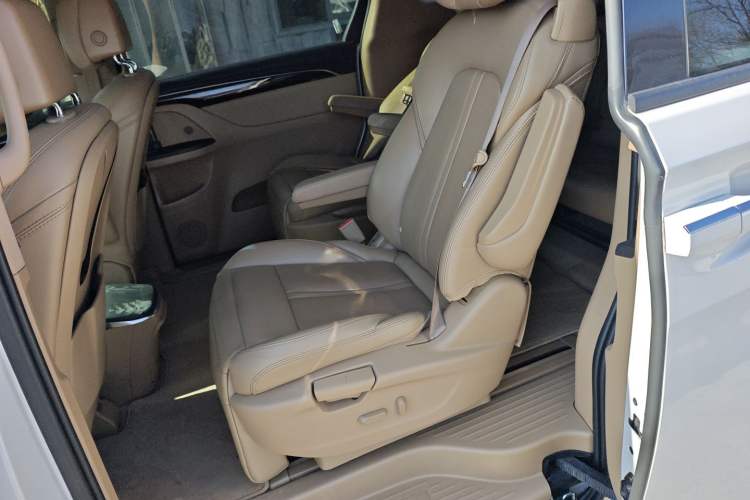 Used Buick GL8 2018 ES 28T Luxury Model China VI Standard Left Rear Seat