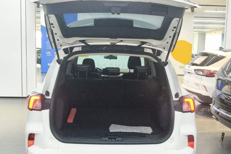 Used Ford Escape 2024 EcoBoost 245 Two-Wheel-Drive Comfort Edition
