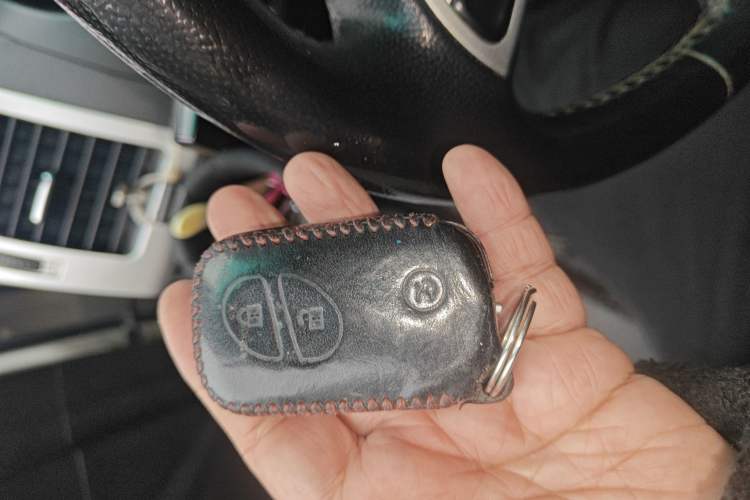 Used BYD S6 2013 Platinum Edition 2.0L Manual Luxury Model
