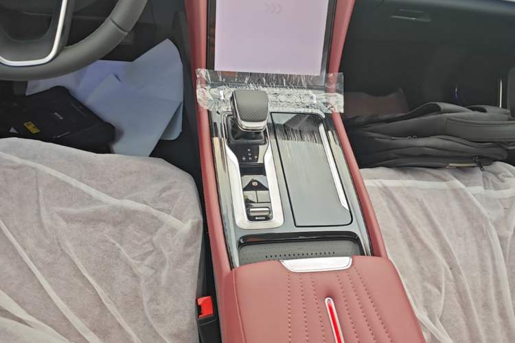 Used Hongqi H5 2025 2.0T Automatic Flag Edition – 500 000 Units Commemorative Version
