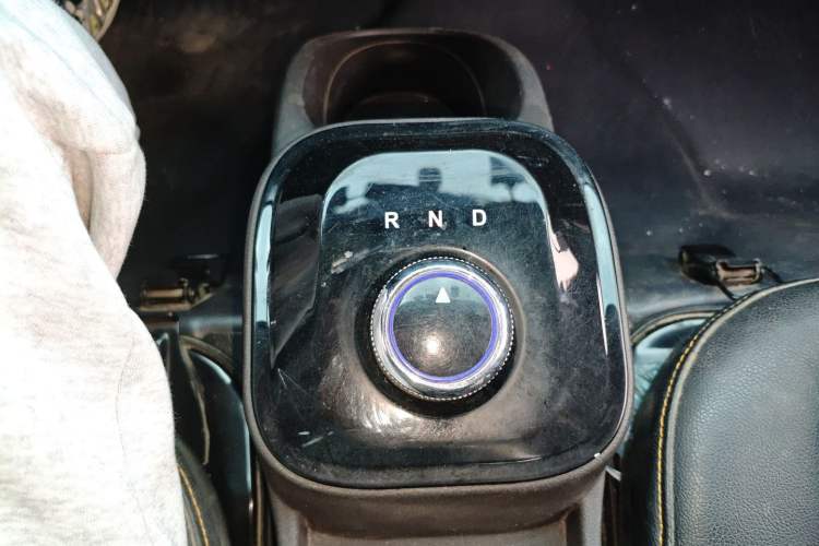 Used Foton Xiangling M New Energy 2023 M2 Long-Wheelbase Flat Cargo Bed Gear Lever