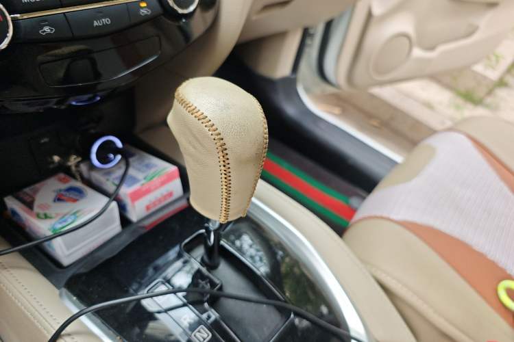 Used Nissan X-Trail 2014 2.0L CVT Comfort Edition 2WD Gear Lever