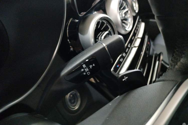 Used Mercedes-Benz GLC 2022 Facelifted GLC 260 L 4MATIC Dynamic Edition Gear Lever