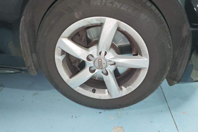 Used Audi A4L 2013 35 TFSI Automatic Standard Model Right Front Wheel Hub