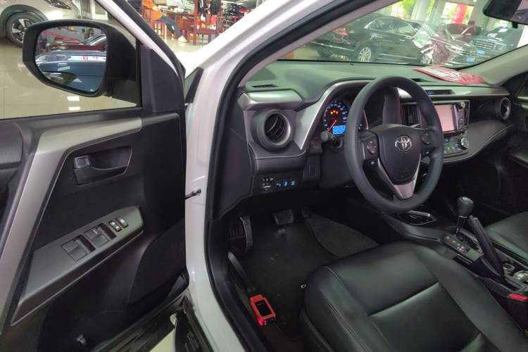 Used Toyota RAV4 2016 2.0L CVT Two-Wheel Drive Fashion Edition China V Standard