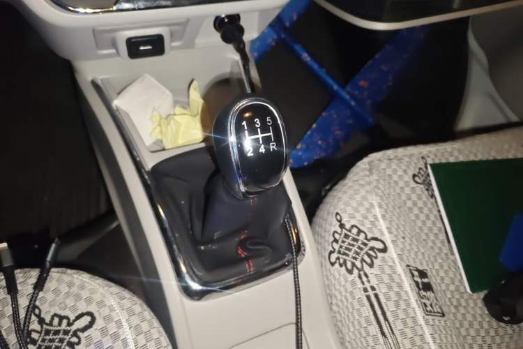 Used Jinbei Hiace X30 2024 1.5L Wealthy-Style Passenger Van 5/6/7 Seater