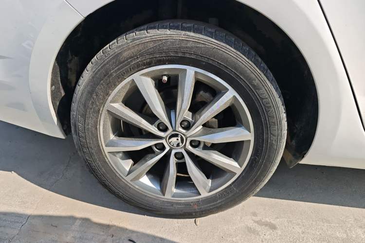 Used Skoda Octavia 2020 1.5L Automatic SmartDrive Luxury Edition Exterior 5