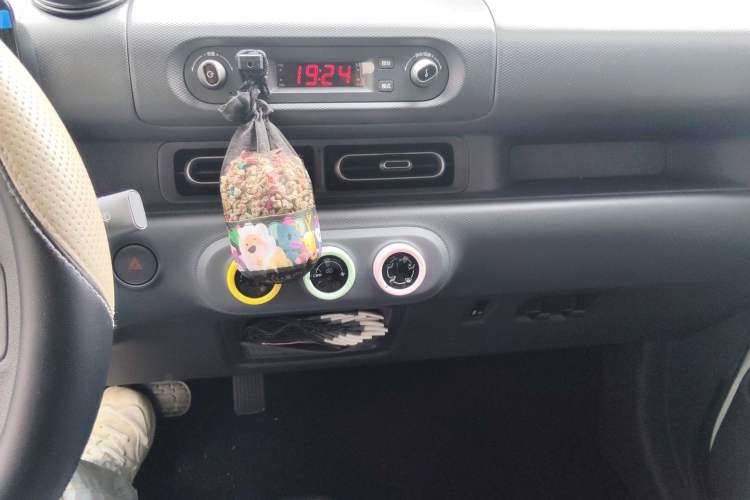 Used Wuling Zhiguang New Energy 2025 Model 305km Ambitious Edition Audio And AC Panel