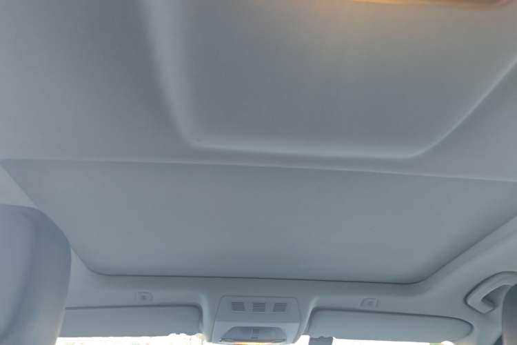 Used BMW 5 Series 2013 525Li Leading Model
