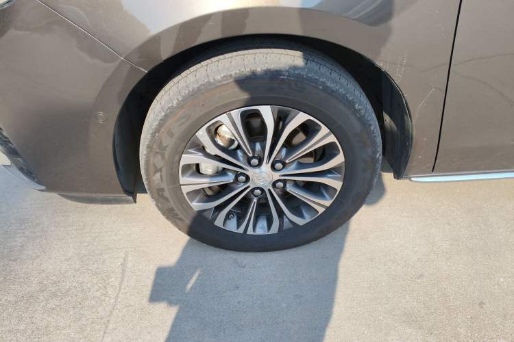 Used Buick GL8 2023 Land Executive Class Deluxe Model