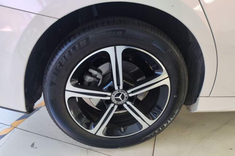 Used Mercedes-Benz A-Class 2022 Revised Version A 200 L Sport Sedan Fashionable Style
