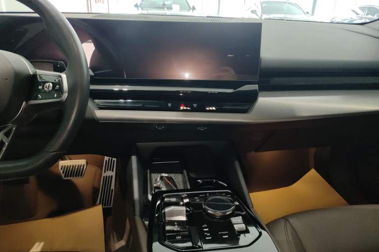 Used BMW 5 Series 2024 525Li M Sport Package Audio And AC Panel