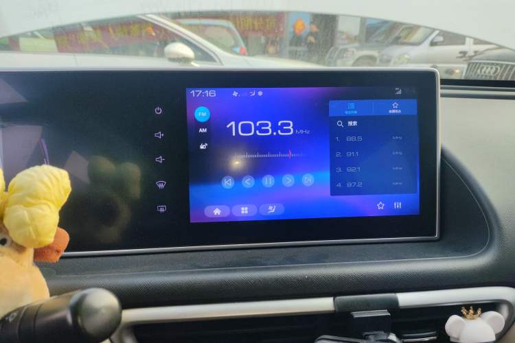 Used ORA White Cat 2022 Upgraded Model 305km Range Luxury Version Lithium-Ion Battery Audio And AC Panel