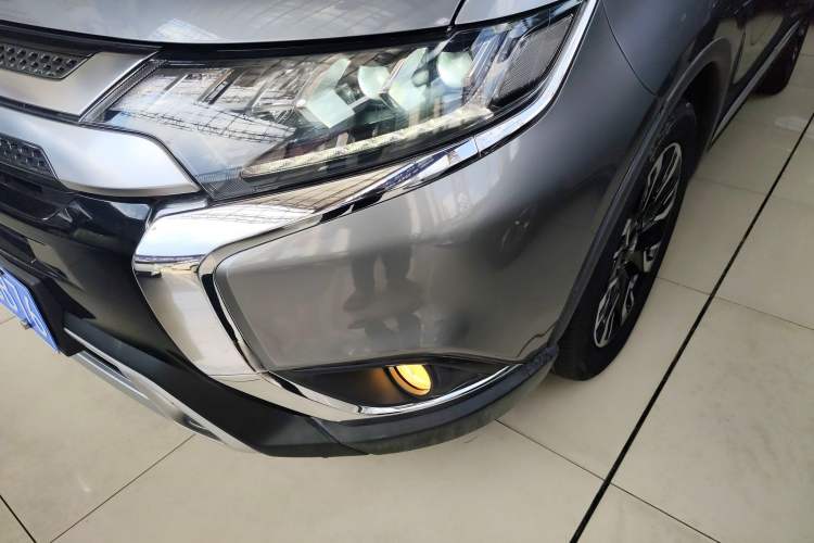 Used Mitsubishi Outlander 2019 2.4L 4x4 Zhi Xiang Edition 7 Seats China VI Standard