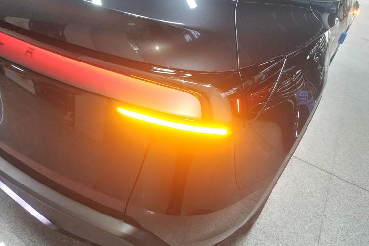 Used Tesla Model Y 2025 Long-Range All-Wheel-Drive Version Exterior 6