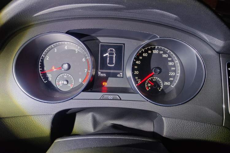 Used Volkswagen Golf Sportsvan 2016 230TSI Automatic Trend Edition
