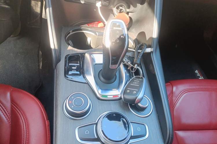Used Alfa Romeo Giulia 2020 2.0T 280HP VIRTU Limited Edition Gear Lever