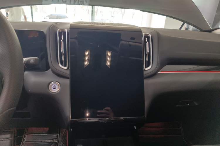 Used Hongqi HS3 2023 1.5T Two-Wheel Drive Shanwei Edition Audio And AC Panel