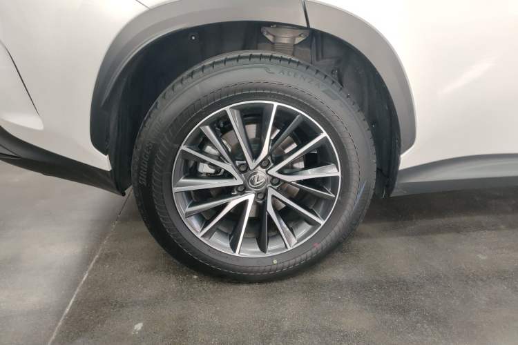 Used Lexus NX 2024 350h All-Wheel Drive Adventure Edition Right Rear Wheel Hub