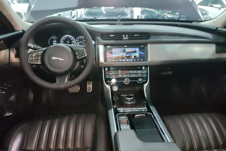 Used Jaguar XFL 2017 XFL 3.0 SC 340 PS Premium Edition