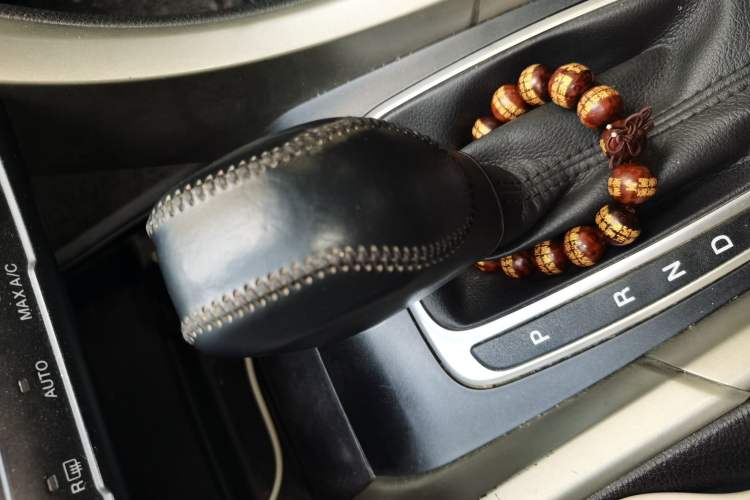 Used Ford Mondeo 2013 2.0L GTDi 200 Luxury Model Gear Lever