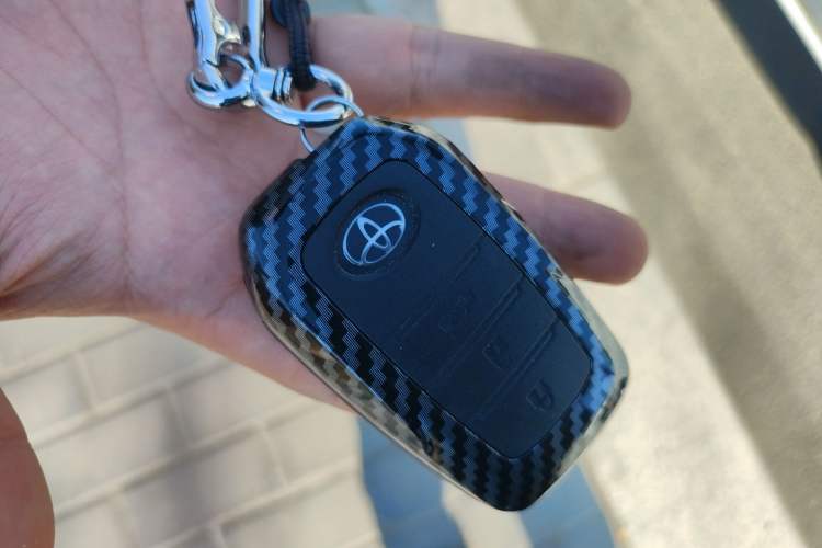 Used Toyota Land Cruiser 2012 4.6L Automatic VX-R Vehicle Key