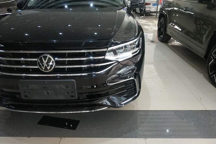 Used Volkswagen Tiguan L 2023 Restyled 330TSI Automatic Two-Wheel Drive R-Line Enhanced Comfort Version Left Front Headlight