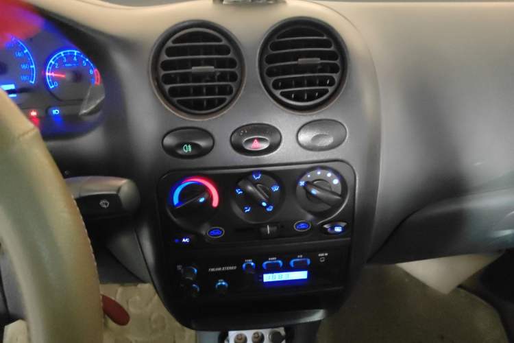 Used Baojun Lechi 2010 1.0L P-TEC Manual Superior Model Audio And AC Panel
