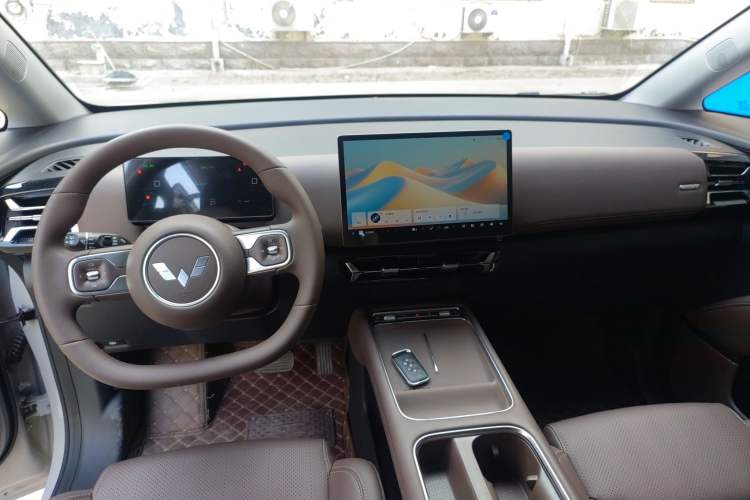 Used Wuling Starlight 730 2025 Model Plug-in Hybrid 125km Luxury Edition
