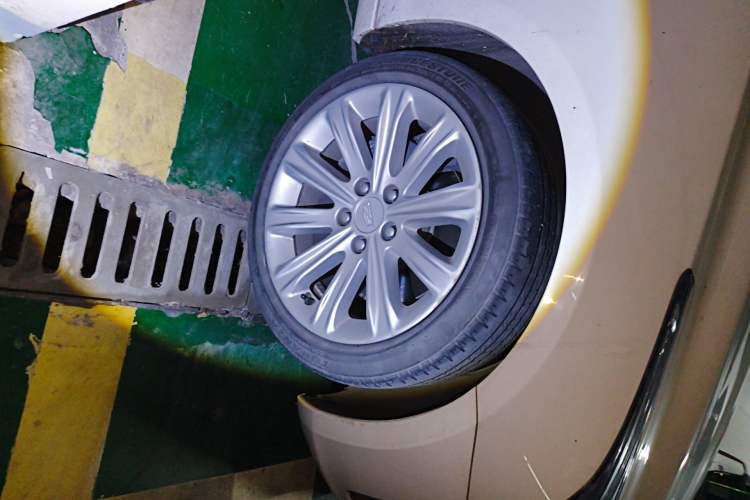 Used Cadillac ATS-L 2017 28T Fashion Edition Right Front Wheel Hub