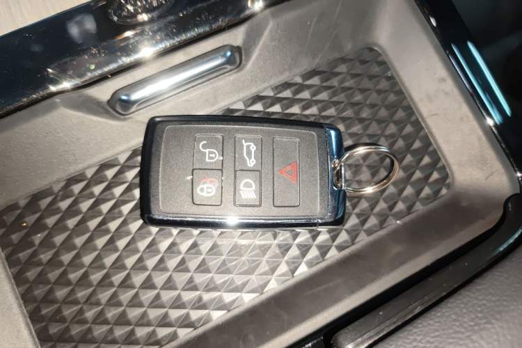 Used Land Rover Range Evoque 2021 Range Rover L 249 PS R-Dynamic SE Luxury Edition Interior 1