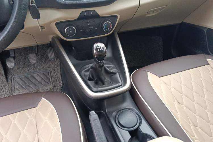 Used Ford Escort 2015 1.5L Manual Comfort Model Gear Lever