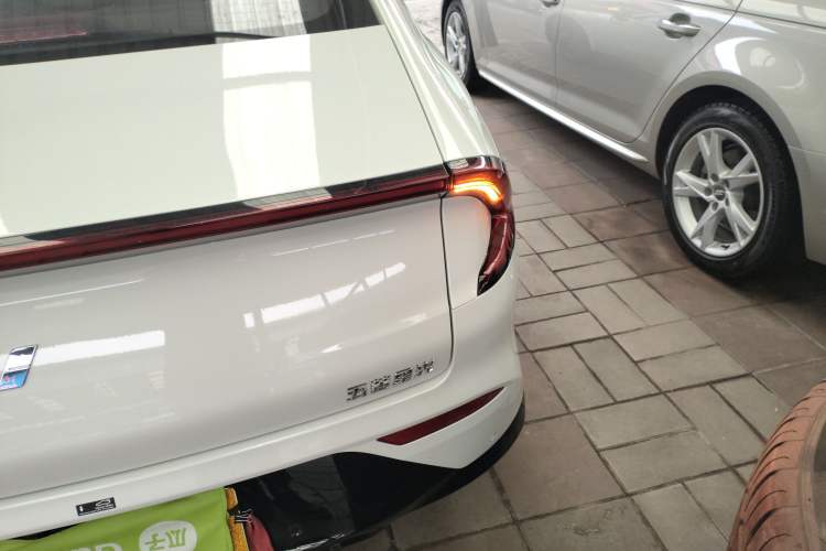 Used Wuling Xingguang 2025 70km Smart Standard Version Right Rear Taillight