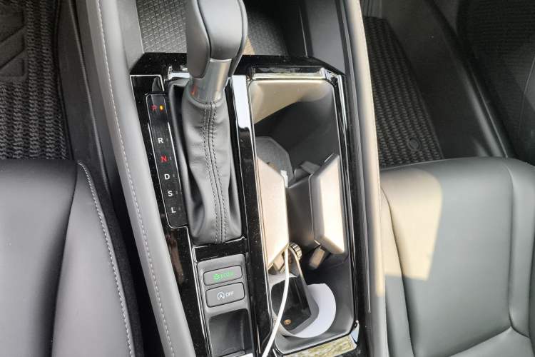 Used Honda Inspire 2025 260TURBO Elite Edition Gear Lever