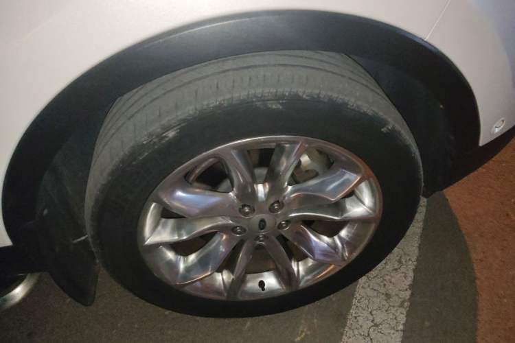 Used Ford Explorer 2013 3.5L Deluxe Model
