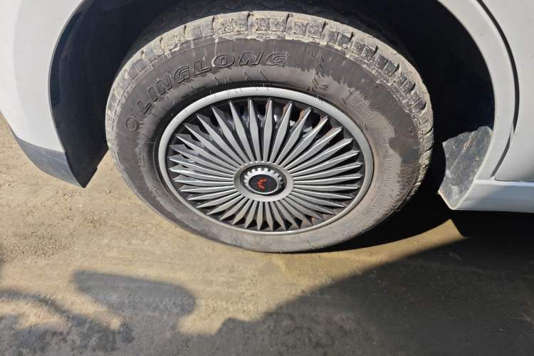 Used Wuling Yangguang 2024 300km Comfort-Grade Passenger Van 60kW