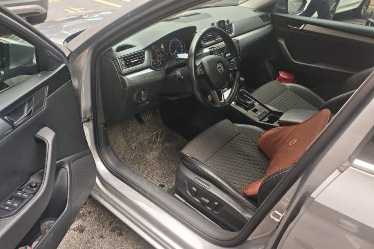 Used Skoda Superb 2016 TSI330 DSG Innovation Edition
