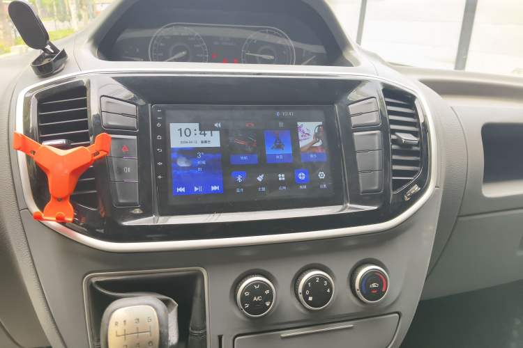 Used SAIC MAXUS Xintu V80 2019 2.5T Classic Edition 6-Speed Manual – Aoyuntong Modified Version Short Wheelbase Mid-Height Roof 5/6 Seats Audio And AC Panel