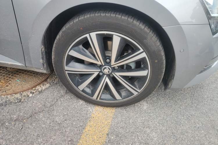 Used Skoda Superb 2024 TSI330 DSG Luxury Edition Right Front Wheel Hub