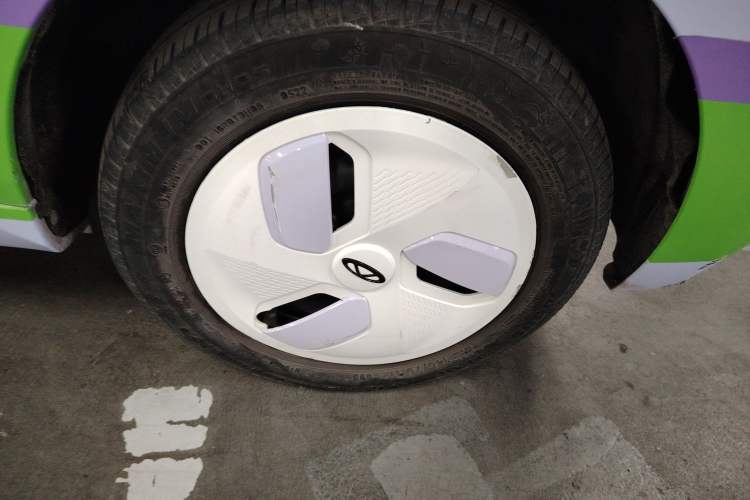 Used Chery QQ Ice Cream 2022 Pudding Model Right Front Wheel Hub