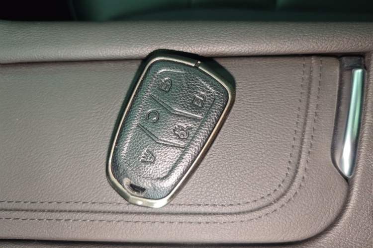 Used Cadillac XT5 2022 2.0T Two-Wheel Drive Luxury Version Vehicle Key