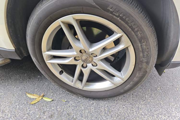 Used Audi Q5 2015 40 TFSI Comfort Model Right Front Wheel Hub