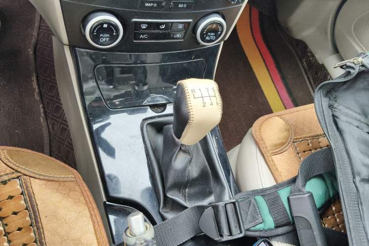 Used Bestune B70 2012 1.8L manual luxury version Gear Lever