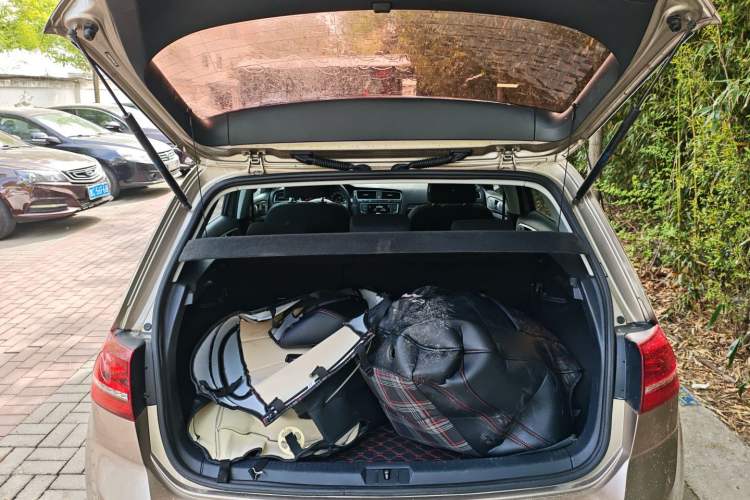 Used Volkswagen Golf 2017 1.6L Automatic Comfort Million-Vehicle Anniversary Edition