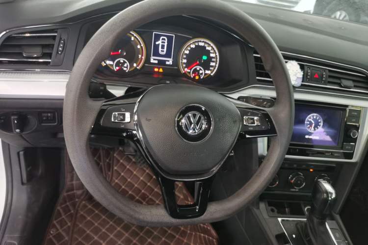 Used Volkswagen Lamando 2019 230TSI DSG Vision Edition China VI Standard Steering Wheel