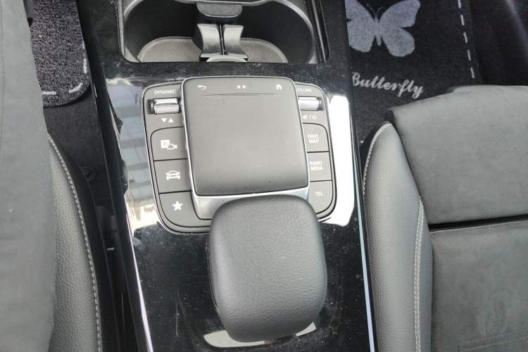 Used Mercedes-Benz A-Class 2022 Second Facelift A 200 L Sport Sedan Fashion Version
