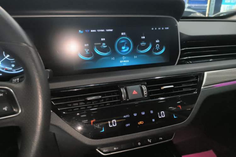 Used Hongqi HS5 2022 Revised Version 2.0T Smart Connect Flagship Edition Audio And AC Panel